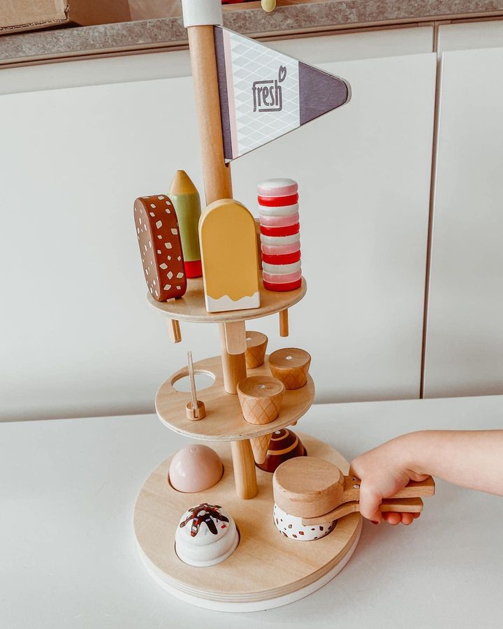 Ijsjes met houten staander