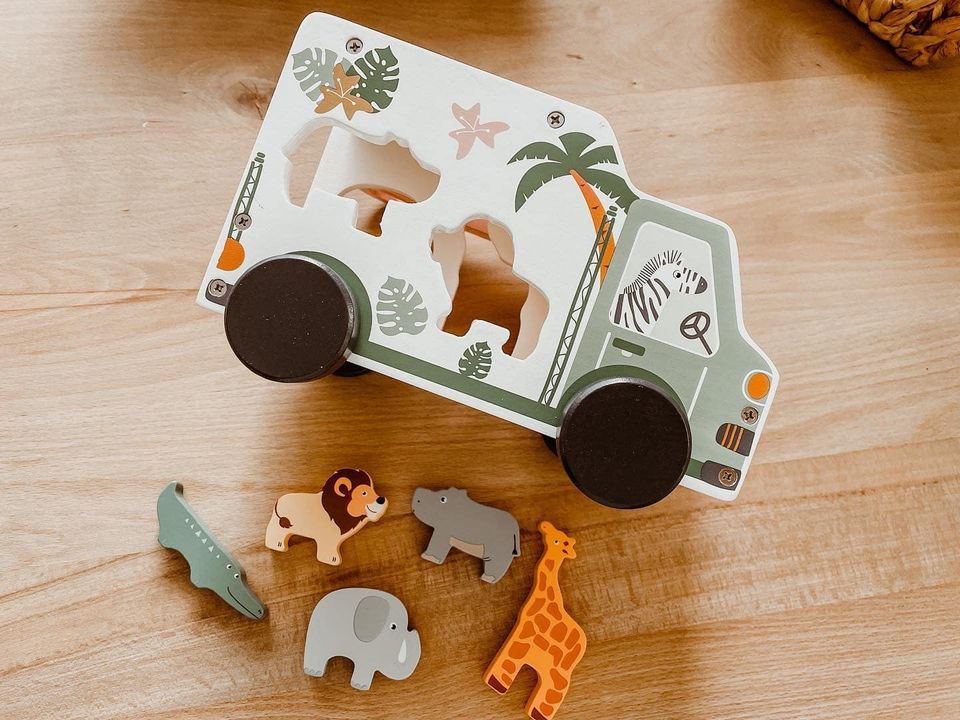 Vormenstoof als safari jeep