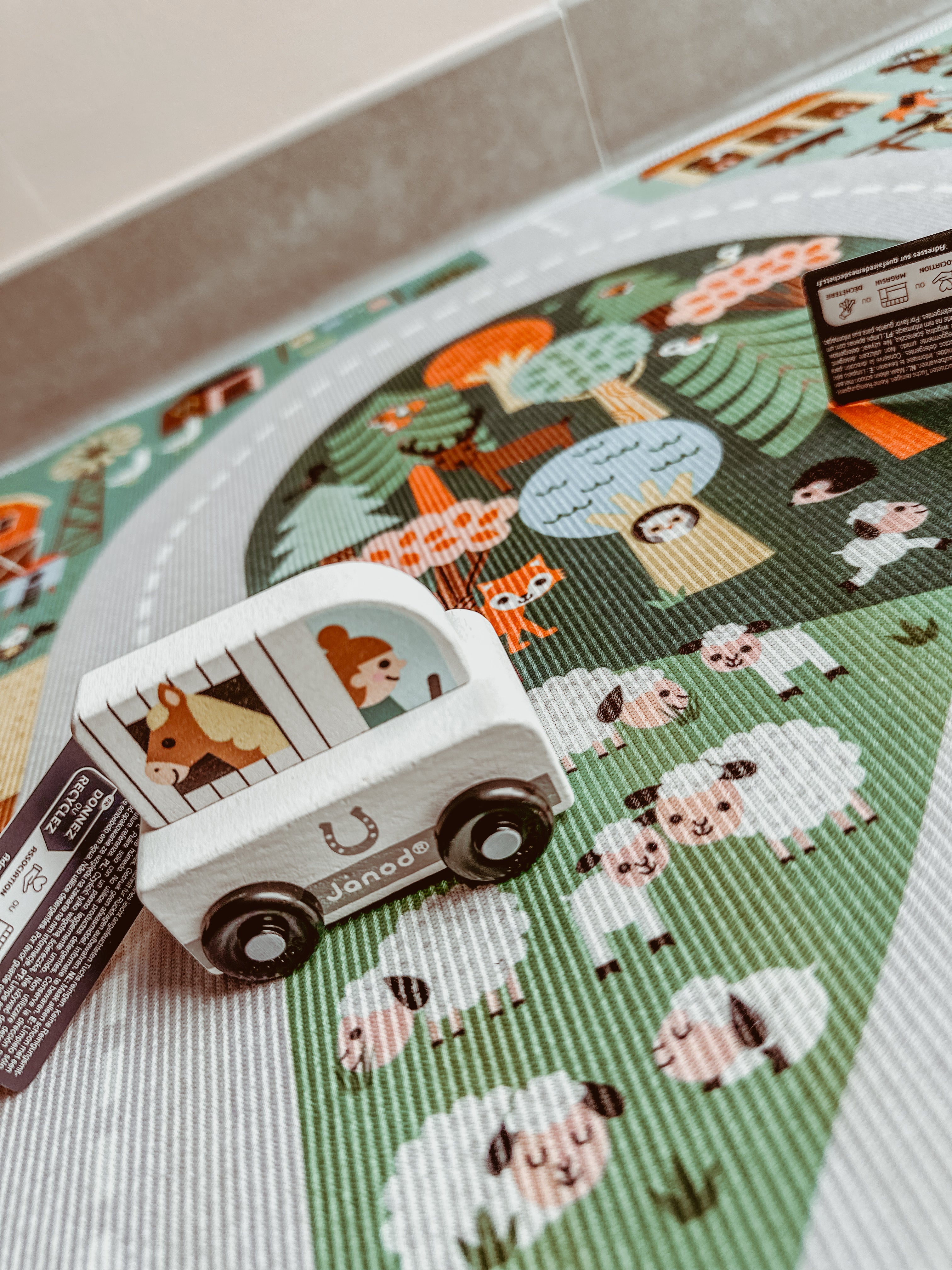 Janod • cross roads • speelmat 🚗