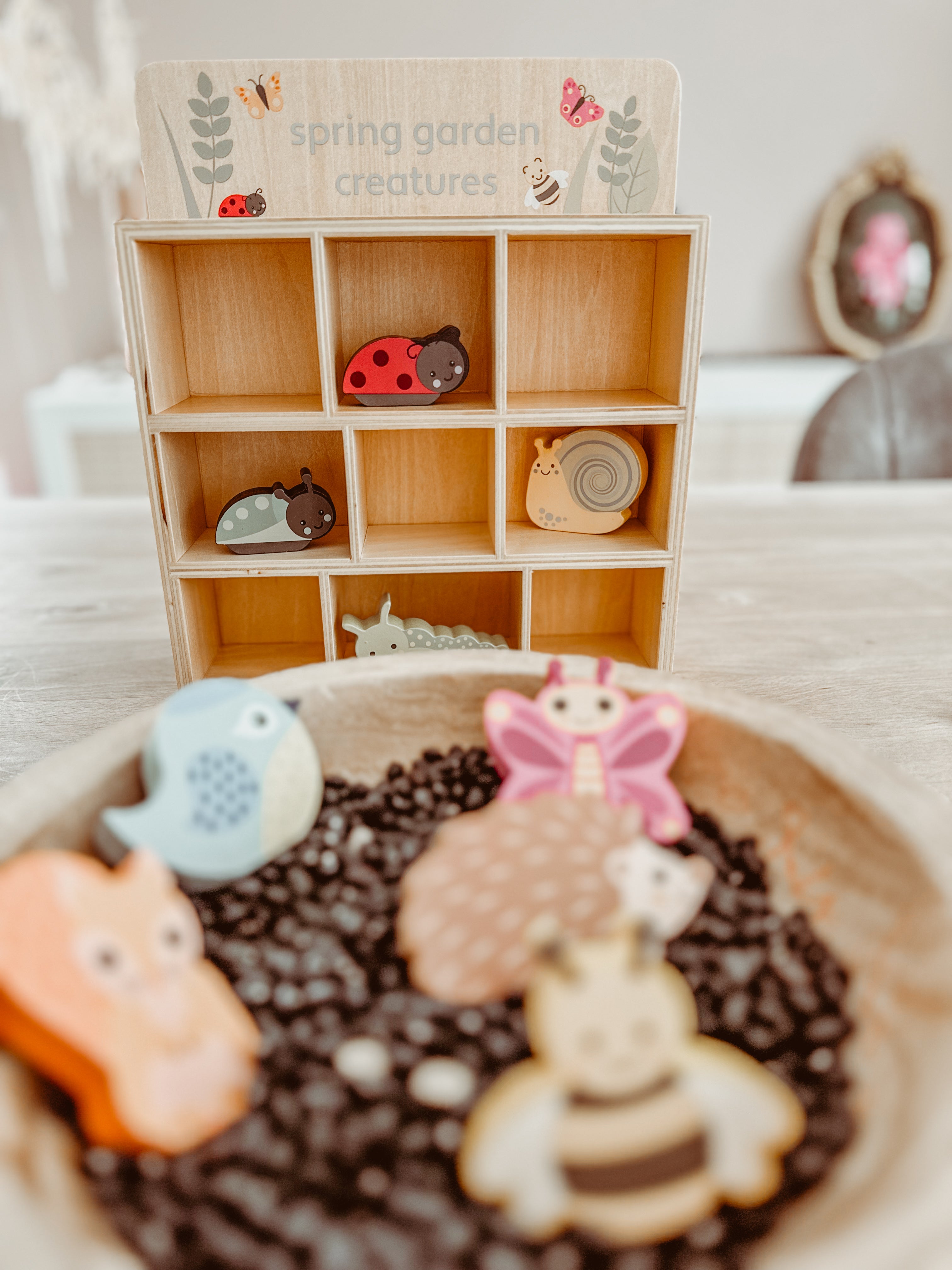 🐝🦋🐌 Houten huisje met lentediertjes 🐌🦋🐝