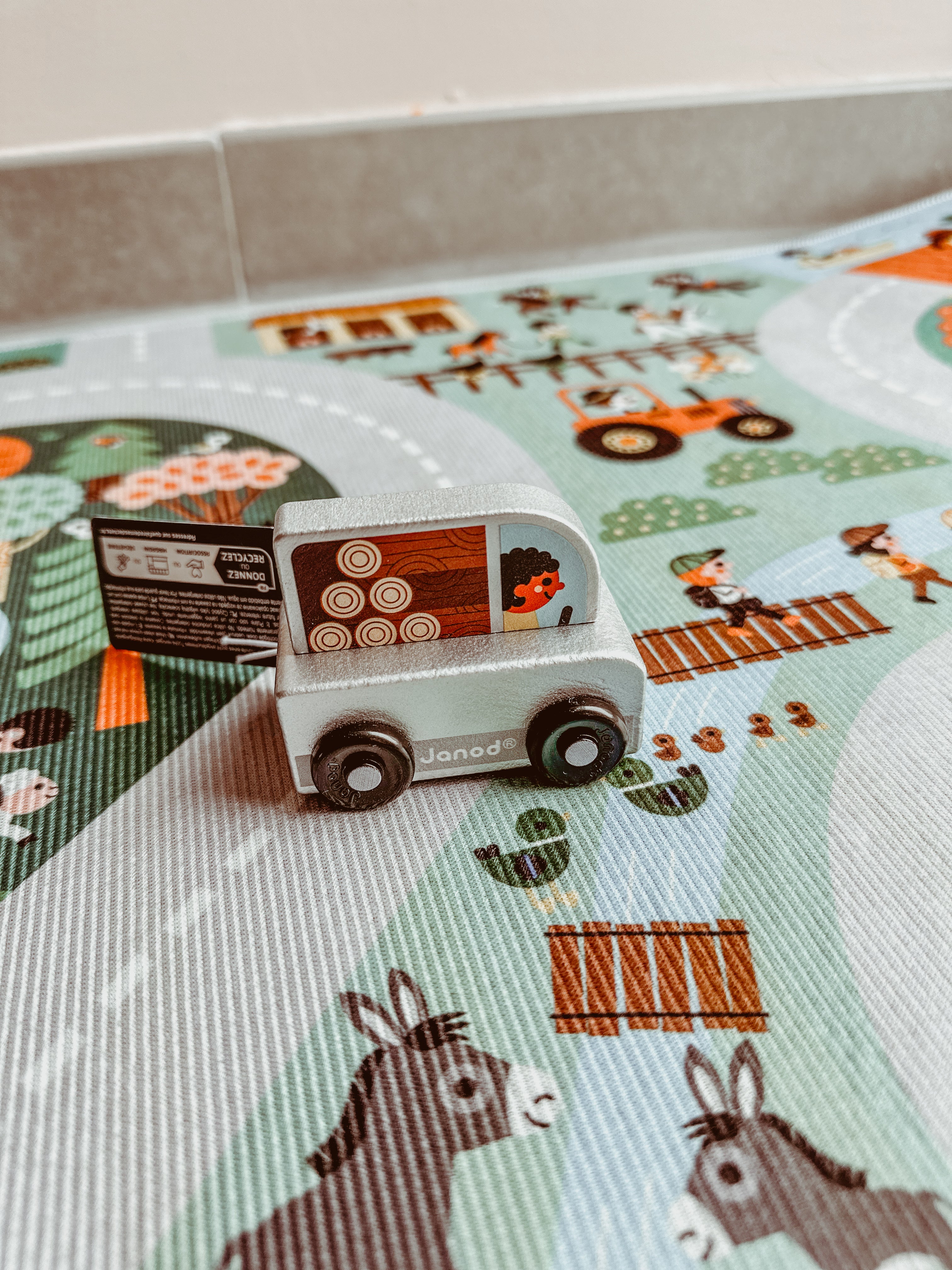Janod • cross roads • speelmat 🚗