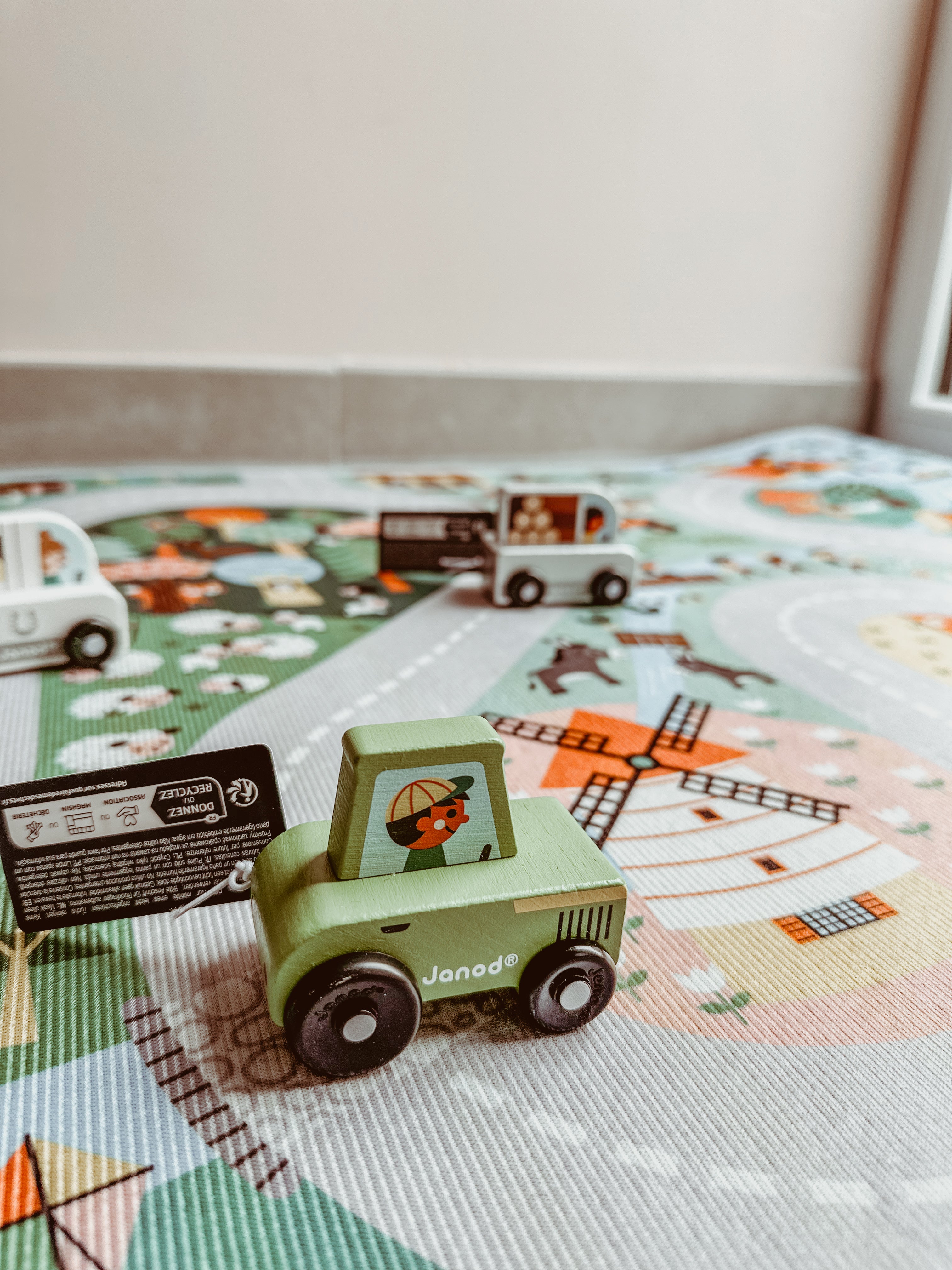Janod • cross roads • speelmat 🚗