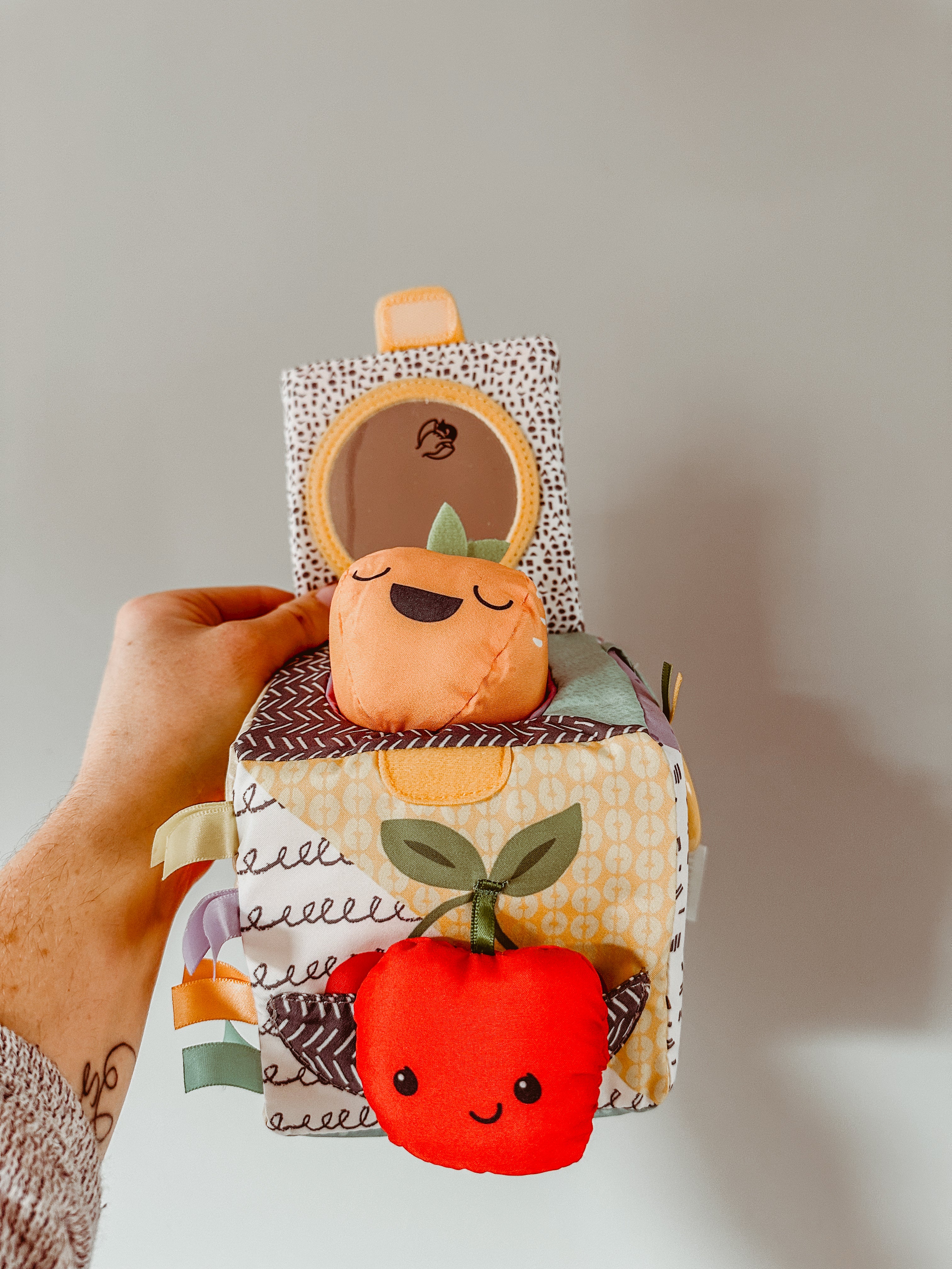 Peek & Seek: activiteitenkubus