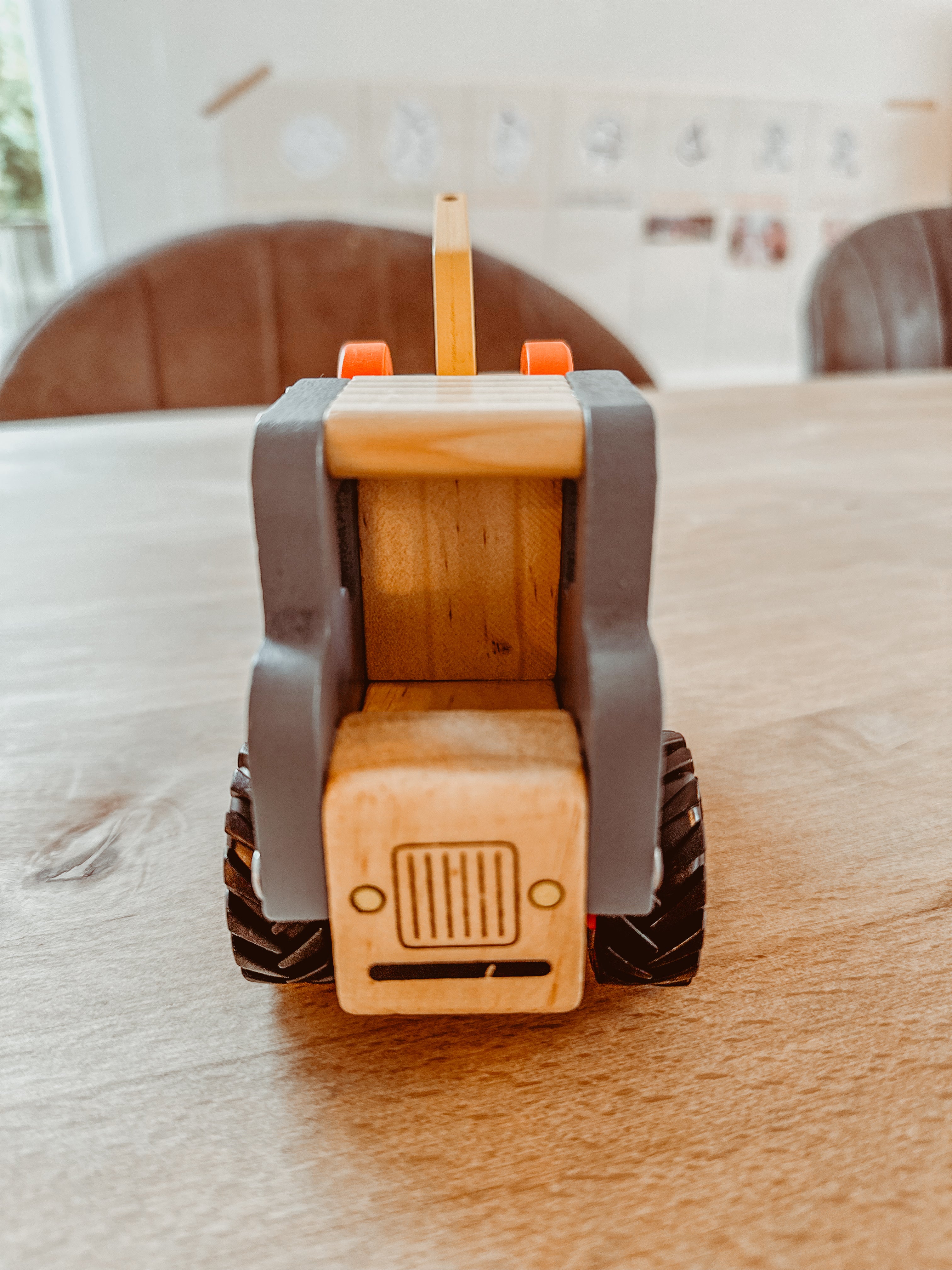 Takelauto met rubberen wielen