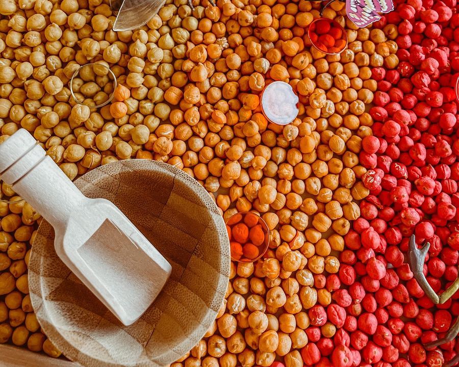 Sensorische box in regenboogkleuren