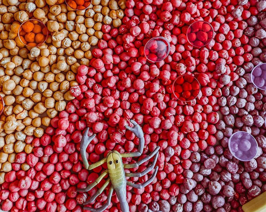 Sensorische box in regenboogkleuren