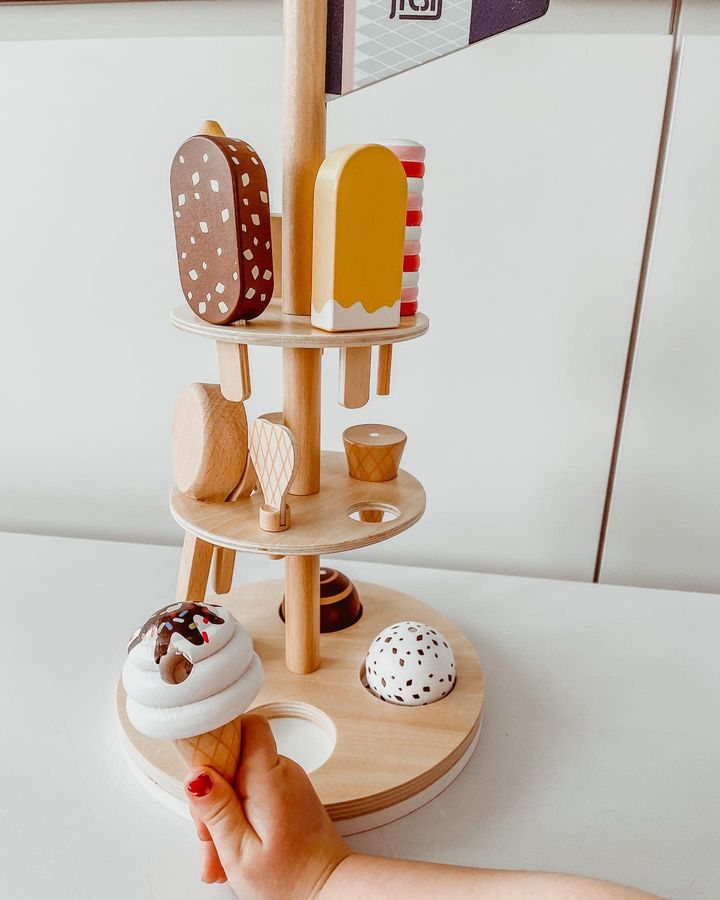 Ijsjes met houten staander