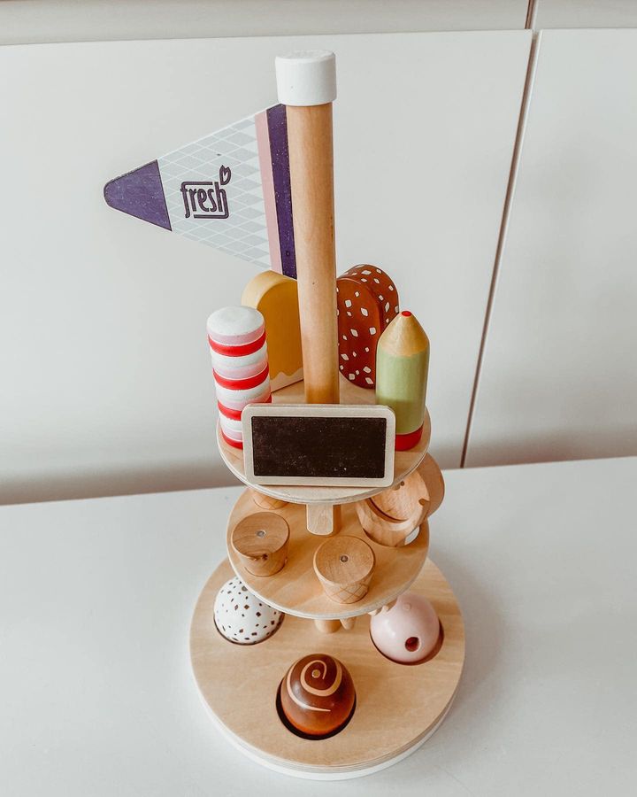 Ijsjes met houten staander