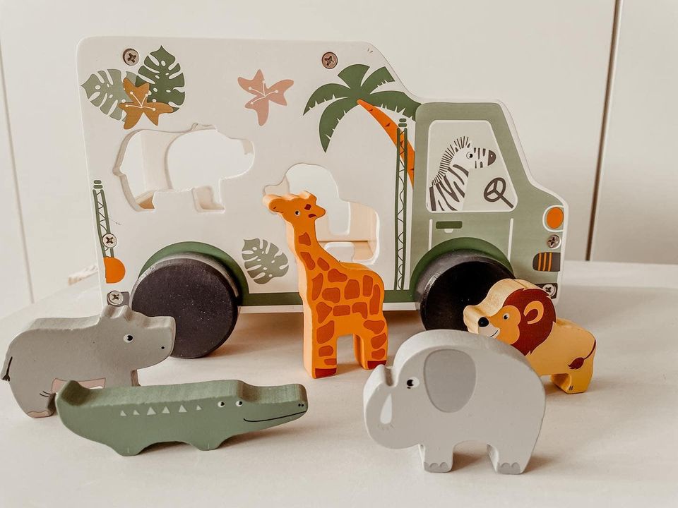 Vormenstoof als safari jeep