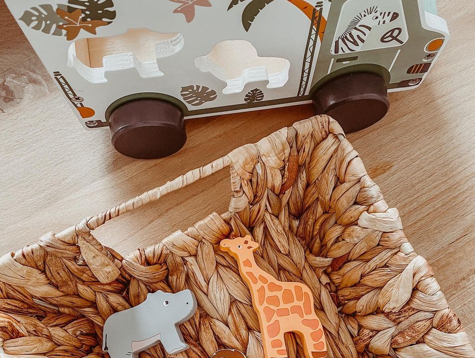 Vormenstoof als safari jeep