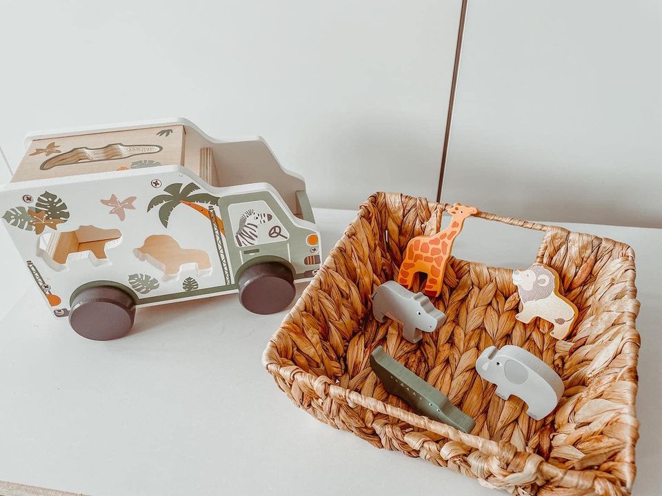 Vormenstoof als safari jeep